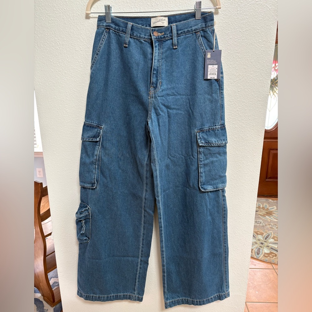 Universal Thread NWT Denim Cargo Pants Jeans Wide Leg Loose Fit Size 4